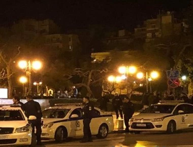 Έφοδος οπαδών του ΠΑΟΚ στα γραφεία του ΣΥΡΙΖΑ στη Θεσσαλονίκη